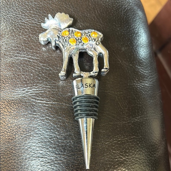 Alaska Moose Wine Stopper - Silver and Gold - Picture 1 of 3